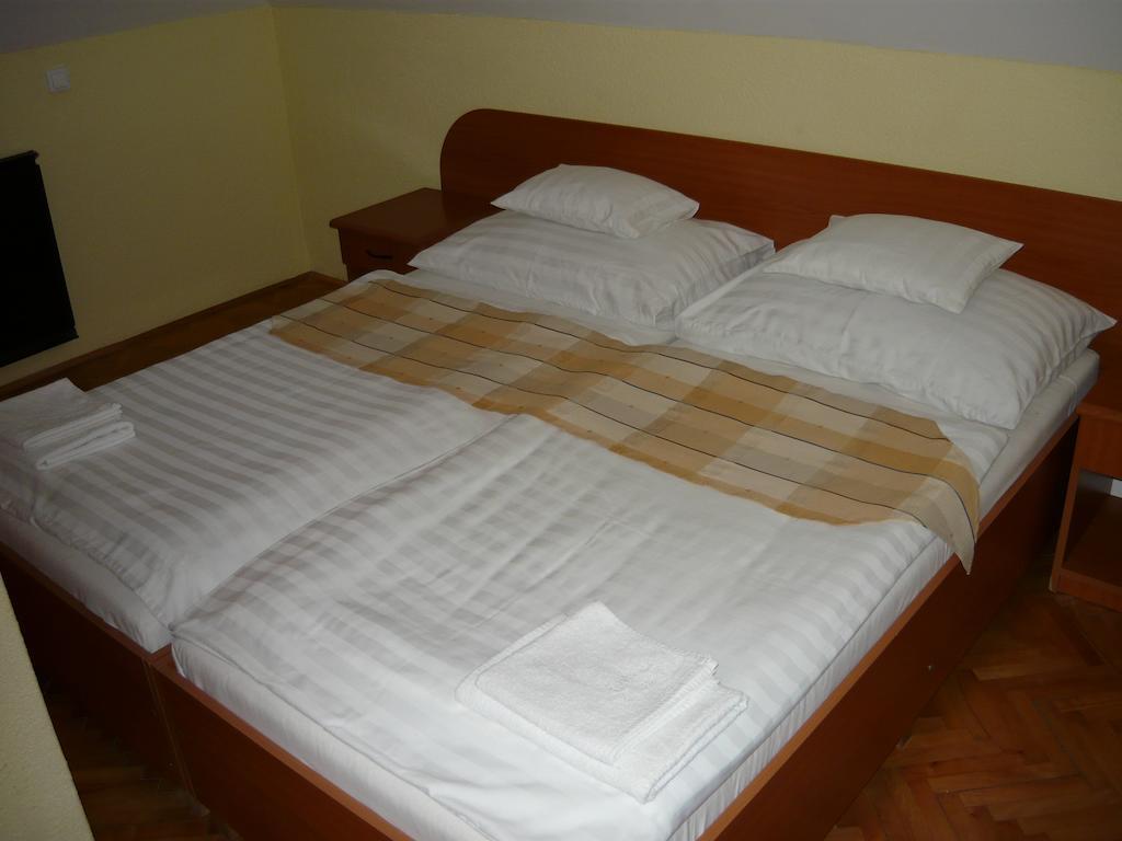 Ezuestfenyo Hotel Telkibánya Esterno foto