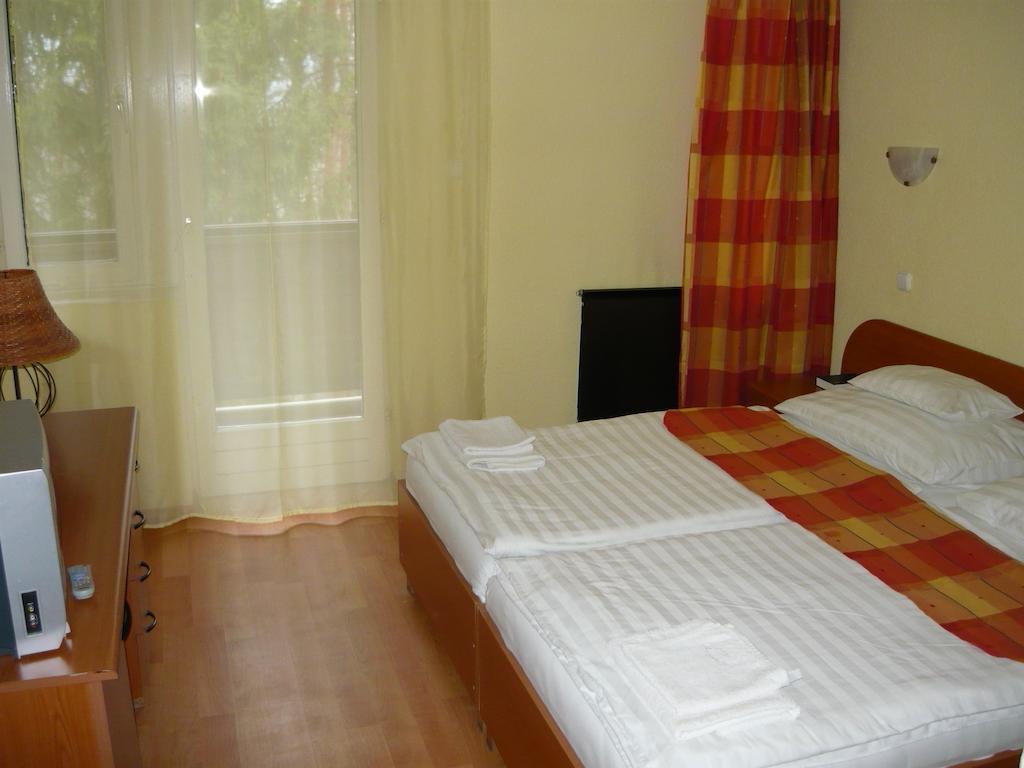 Ezuestfenyo Hotel Telkibánya Camera foto