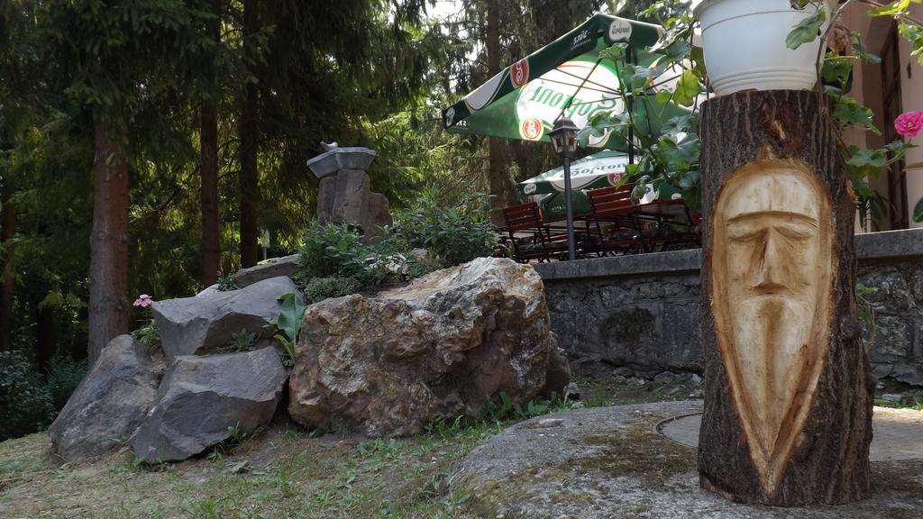 Ezuestfenyo Hotel Telkibánya Esterno foto