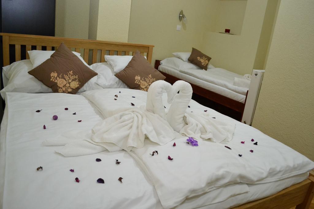 Ezuestfenyo Hotel Telkibánya Esterno foto