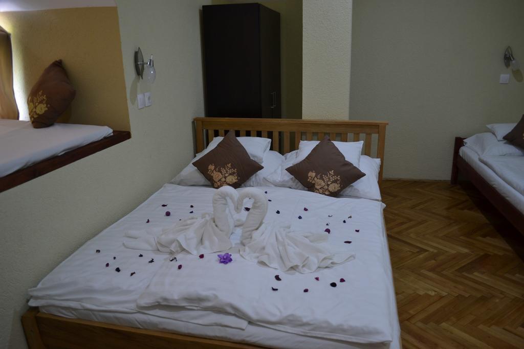 Ezuestfenyo Hotel Telkibánya Esterno foto
