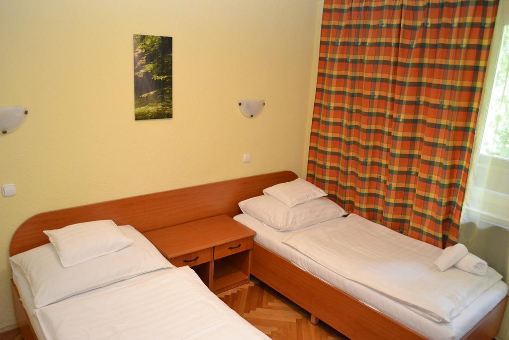 Ezuestfenyo Hotel Telkibánya Esterno foto
