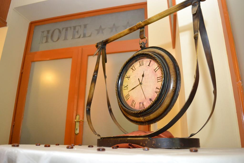 Ezuestfenyo Hotel Telkibánya Esterno foto