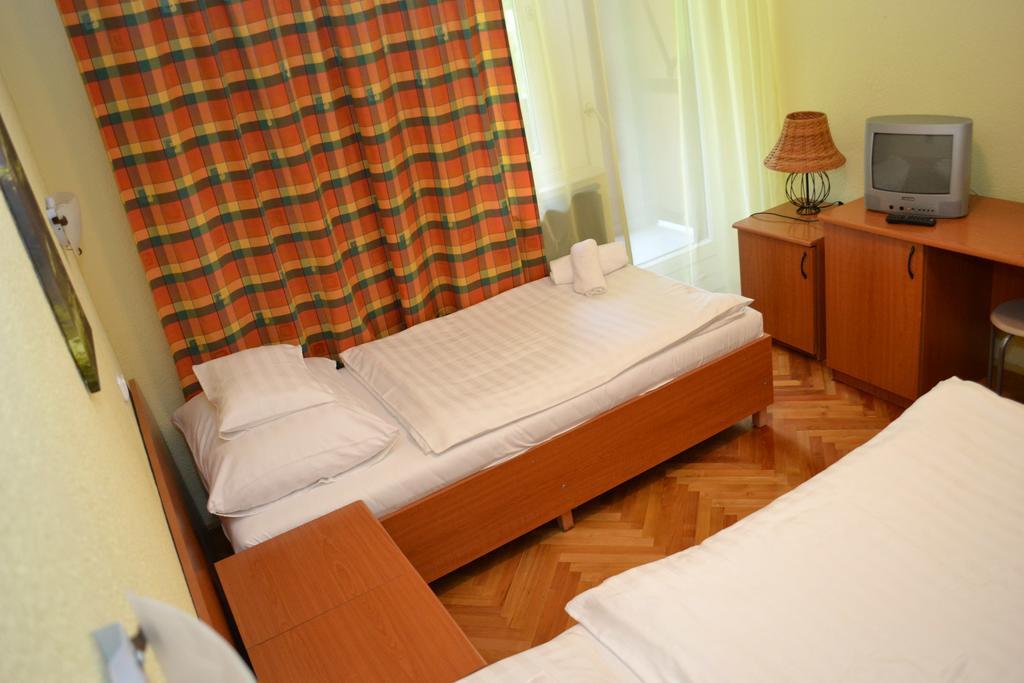 Ezuestfenyo Hotel Telkibánya Esterno foto