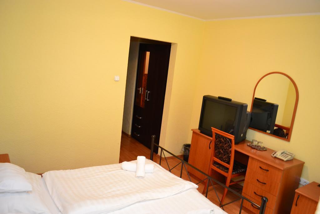 Ezuestfenyo Hotel Telkibánya Esterno foto
