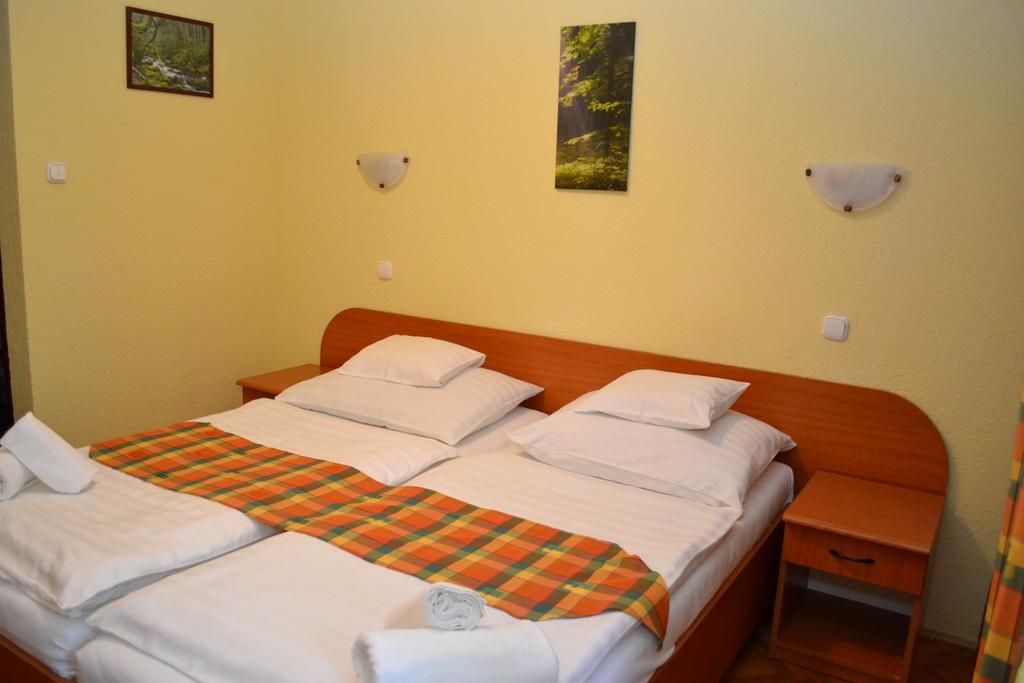 Ezuestfenyo Hotel Telkibánya Esterno foto