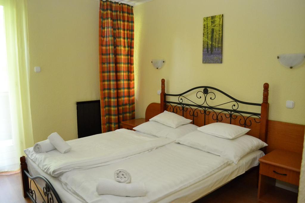 Ezuestfenyo Hotel Telkibánya Esterno foto