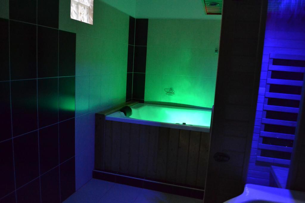 Ezuestfenyo Hotel Telkibánya Esterno foto