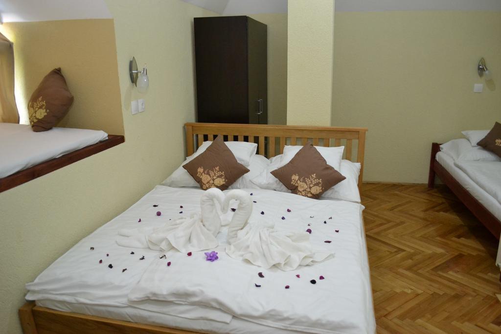 Ezuestfenyo Hotel Telkibánya Esterno foto